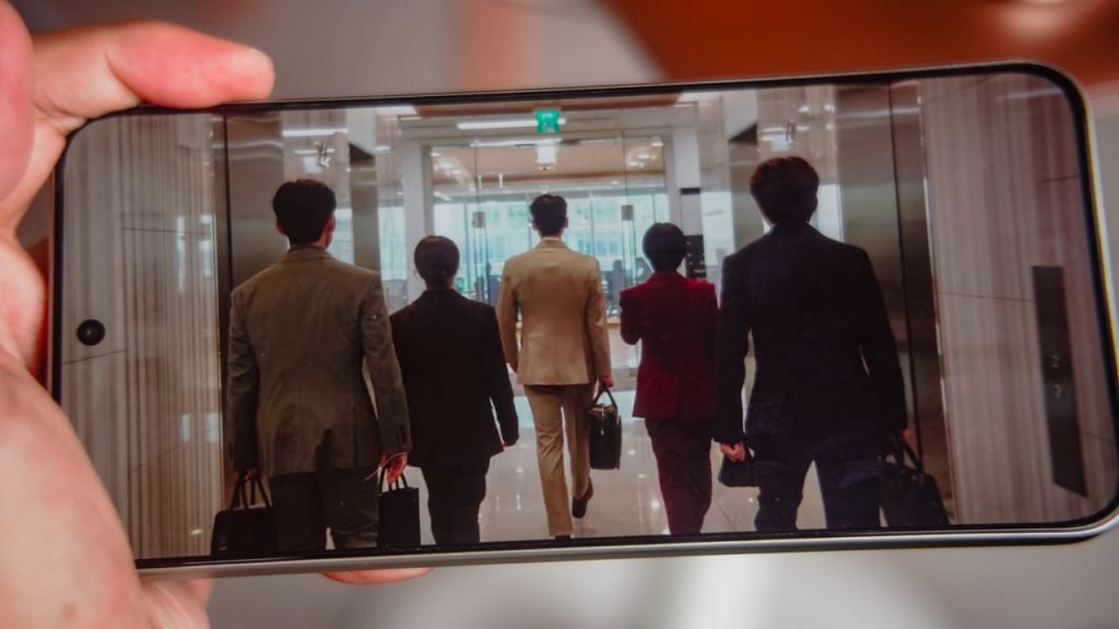 هل HONOR Magic8 Lite هو أفضل هاتف؟– مميزات وعيوب هونر ماجيك 8 لايت وهل يستحق الشراء؟ 11 gadgetmatch 20260108 honor magic 8 lite 4 1024x576 1