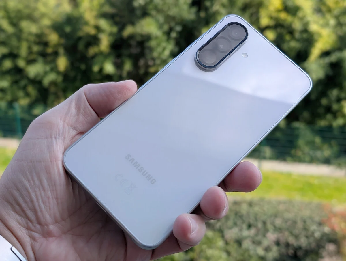 ما هي أفضل الهواتف الذكية في يناير 2026؟ 11 samsung galaxy a36 1 1200x904 1