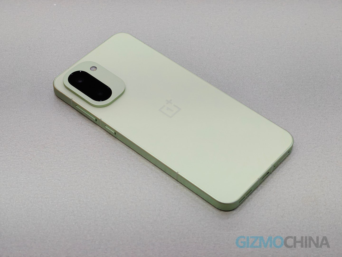 هاتف Nothing Phone (4a) Pro مقابل هاتف OnePlus 15: سعر متقارب، ولكن من هو الفائز؟ 9 OnePlus 15R Review GizmoChina 09