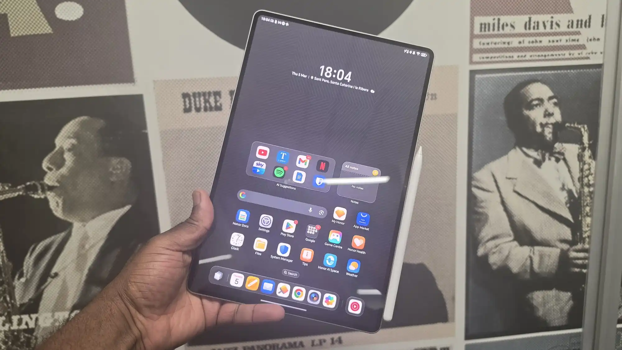 عمر البطارية والشحن magicpad4