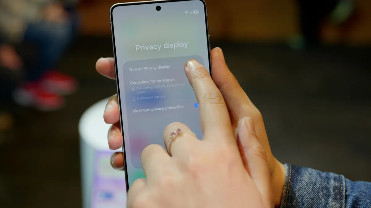 s26 ultra privacy display